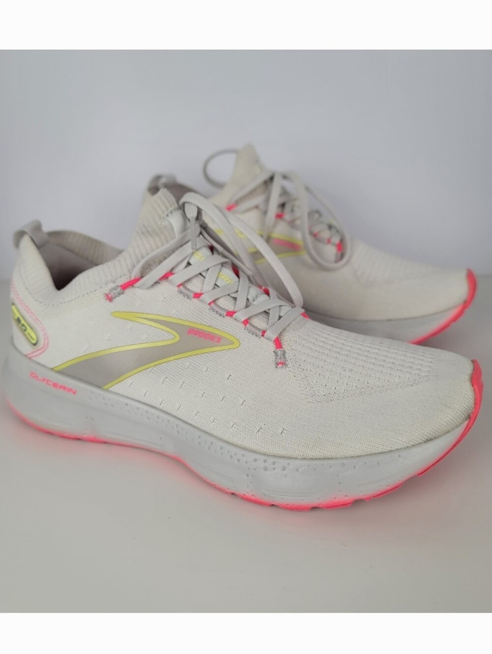 Womens 10.5 Brooks Gyycerin Stealthfit 20 Running Shoes White Pink